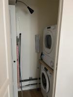 a laundry room with a washer and a washing machine at Charmant logement rénové dans l’hyper centre in Auxerre