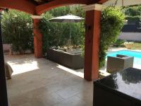 Basen w obiekcie Villa cosy 5km Cannes lub w pobliżu