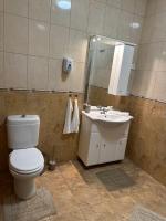 A bathroom at 4 You Mini Apartman Egerszalók