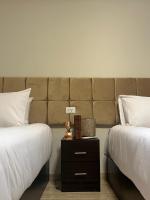 Postel nebo postele na pokoji v ubytování Crowne Pyramids View inn