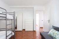 A bed or beds in a room at Fantasticas vistas al mar, playa y piscina