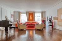 Plan piętra w obiekcie Paris proche champs Elysée, superbe appartement.