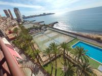 Bazén v ubytovaní Very lightful apartment. Incredible sea views. Big terrace, Swimming pool. AC. Very close to Alicante city center. alebo v jeho blízkosti