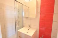 Koupelna v ubytování Two-Bedroom Apartment Crikvenica near Sea 12