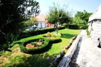 Vonkajšia záhrada v ubytovaní Apartment in Novi Vinodolski 15435