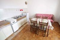 Kuchyňa alebo kuchynka v ubytovaní Apartment in Novi Vinodolski 15435