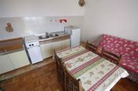 Kuchyňa alebo kuchynka v ubytovaní Apartment in Novi Vinodolski 15435