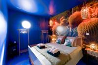Posteľ alebo postele v izbe v ubytovaní Luxury Jardin Majorelle paris orly avec jacuzzi