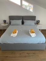 A bed or beds in a room at Sky View Apartment
