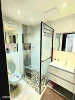 a bathroom with a shower and a toilet and a sink at Charmant appart 4Per Marseille in Marseille