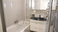 Łazienka w obiekcie Appartement 556, Vue Mer et piscine By Palmazur Vacances