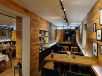 Reštaurácia alebo iné gastronomické zariadenie v ubytovaní Andante Pension & Restaurant