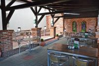 Reštaurácia alebo iné gastronomické zariadenie v ubytovaní Andante Pension & Restaurant