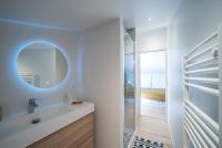 Kúpeľňa v ubytovaní Le Duplex de Monique - Beau Duplex proche plage