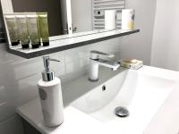 A bathroom at La Tour de Jeanne : Hypercentre charme et design