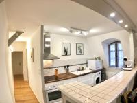 A kitchen or kitchenette at La Tour de Jeanne : Hypercentre charme et design