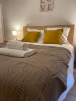 Cama ou camas em um quarto em Le Traversant - Centre Ville - Maison Boucicaut - BY PRIMO C0NCIERGERIE