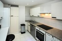 Kuchnia lub aneks kuchenny w obiekcie 2 Room Terraced Apartment Cannes Centre