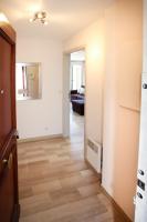 Łóżko lub łóżka w pokoju w obiekcie 2 Room Terraced Apartment Cannes Centre