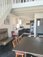 Kuchnia lub aneks kuchenny w obiekcie La Villa Michèle, domaine sur les hauteurs de Pézenas