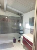 Łazienka w obiekcie La Villa Michèle, domaine sur les hauteurs de Pézenas