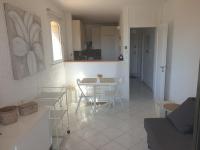 Kuchnia lub aneks kuchenny w obiekcie 3 pièces face mer et St-Tropez