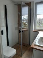Kúpeľňa v ubytovaní Apartament – 3 pokojowe dwupoziomowe mieszkanie z ogrodem