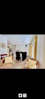 Część wypoczynkowa w obiekcie Appartement piscine 500m de la plage vue montagne