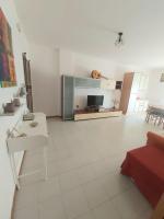 A kitchen or kitchenette at casa fronte mare