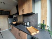 Kuchnia lub aneks kuchenny w obiekcie Appart'Hotel la Savoureuse