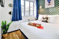 Tempat tidur dalam kamar di Apartments WS H&ocirc;tel de Ville - Beaubourg