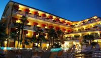 The swimming pool at or close to Hotel Capri Bardolino 3S