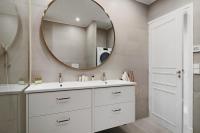 Łazienka w obiekcie LE SUQUET - Bright renovated and spacious apartment