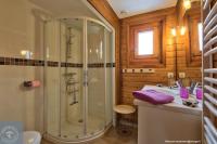 Kúpeľňa v ubytovaní Chalet Les Brimbelles avec Jacuzzi