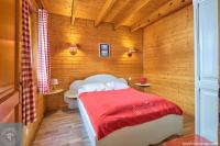 Posteľ alebo postele v izbe v ubytovaní Chalet Les Brimbelles avec Jacuzzi