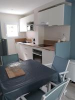 A cozinha ou cozinha compacta de Les cottages du golf &agrave; Ploemel