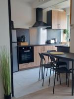 Kuchnia lub aneks kuchenny w obiekcie Appart'Hotel la Savoureuse