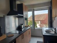 Kuchnia lub aneks kuchenny w obiekcie Appart'Hotel la Savoureuse