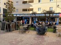 Reštaurácia alebo iné gastronomické zariadenie v ubytovaní Akropole de Caroline, Central, Lumineux, Calme, Free Parking, Lift, 3 Beds