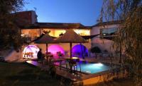 Basen w obiekcie Les Lofts de Bouzigues lub w pobliżu