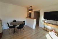 Telewizja i/lub zestaw kina domowego w obiekcie Appartement lumineux et central