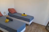 Łóżko lub łóżka w pokoju w obiekcie Appartement lumineux et central