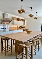 Kuchyňa alebo kuchynka v ubytovaní La Maison d'Ambrine - La Villa Ibiza