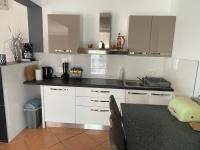 Kuchyňa alebo kuchynka v ubytovaní Apartments Lia-Jolie