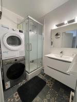 a bathroom with a washing machine and a sink at APPARTEMENT COSY Balcon à 30min de PARIS in Cergy