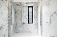 A bathroom at Bilocale Moderno - City Center