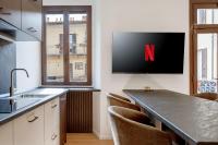 A television and/or entertainment centre at Bilocale Moderno - City Center