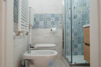 A bathroom at DOMUS 73 Apulian holidays