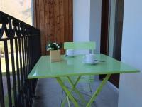 Balkón alebo terasa v ubytovaní Appartement T2 avec Balcon, Parking et WiFi - Proche Thermes et Centre ville, 4 pers. - FR-1-313-222