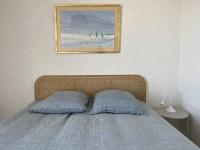 Posteľ alebo postele v izbe v ubytovaní Appartement avec WIFI et Vue Mer, Plage de Trestraou à Perros-Guirec - FR-1-368-384